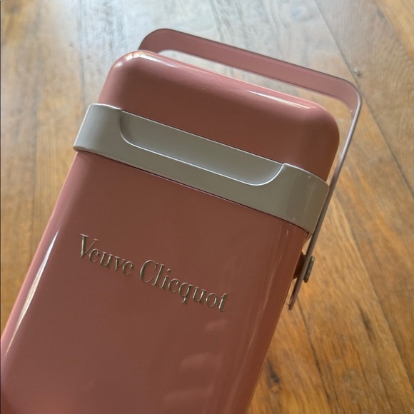 Veuve Clicquot Pink Champagne Cooler - Picture 4 of 4